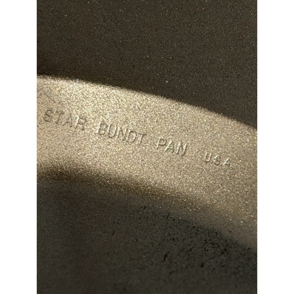 Nordic Ware STAR Bundt Cake Pan Heavy Cast Aluminum USA Made EUC - Picture 3 of 5